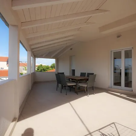 Apartment Luke By Heartofdalmatia Id 421 *
