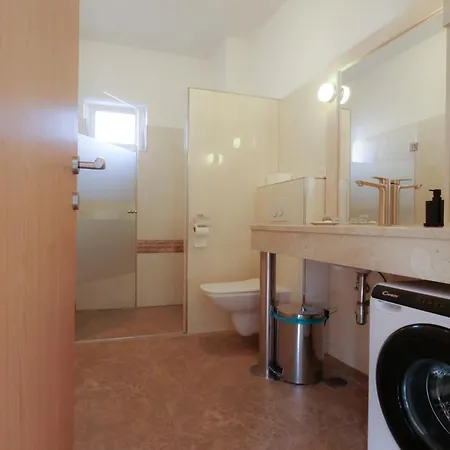 Apartment Luke By Heartofdalmatia Id 421 Murter
